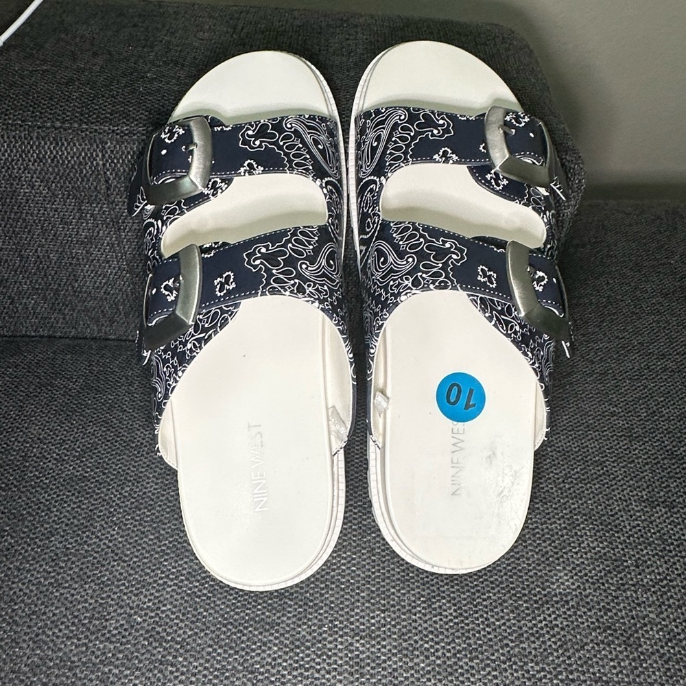 Nine West Navy Paisley Double Strap Buckle Sandals Size 10 NWOB - Picture 2 of 7